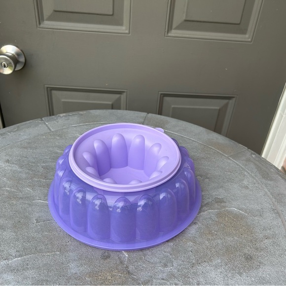 Tupperware  Plastic Jel Ring Mold 6 cup capacity - Picture 1 of 11